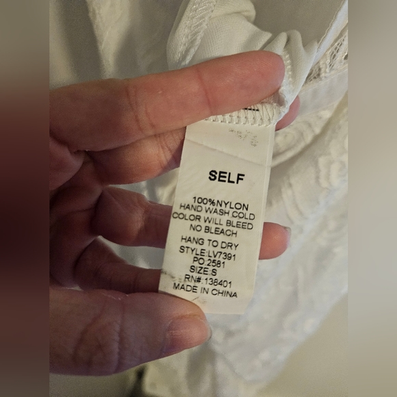 White floral lace gown - Picture 5 of 6